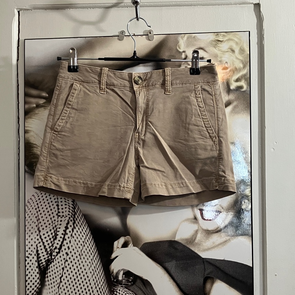 3/30$ American Eagle Outfitters Women's Khaki Cargo Shorts